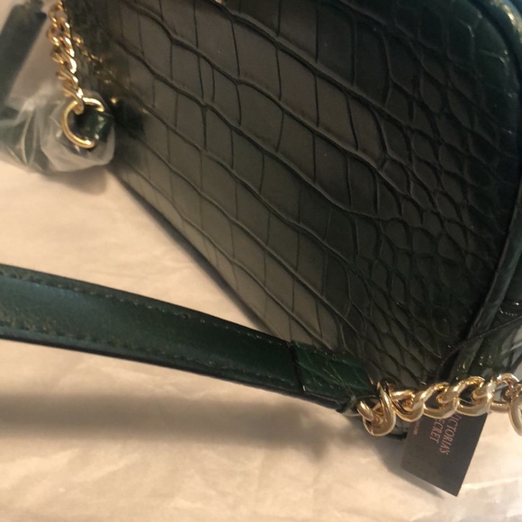 NWT Victoria’s Secret Top Zip Crossbody Emerald Croc embossed w/ gold hardware - Picture 8 of 9